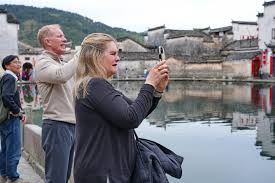 China expands, upgrades service sector to share opportunities with world